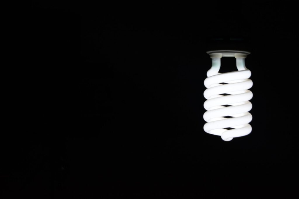 how many watts does a light bulb use