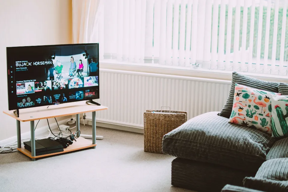 How Do I Know If I Have a Smart TV? 8 Ways