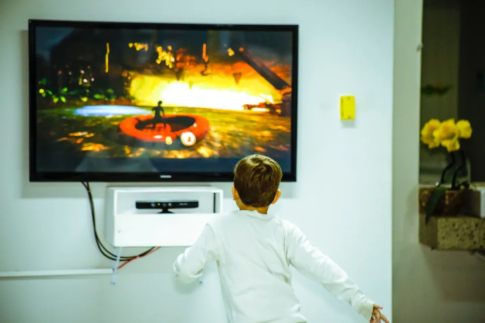 How Do I Know If I Have a Smart TV? 8 Ways